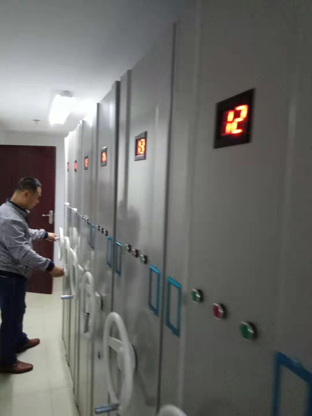 甘肅博倫礦業(yè)電動密集架項(xiàng)目 甘肅博倫礦業(yè)電動密集架項(xiàng)目